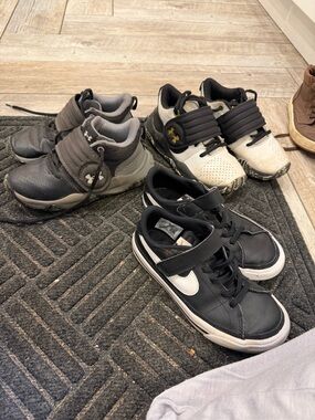 Nike Kids Black & White Velcro Low-Top Sneakers